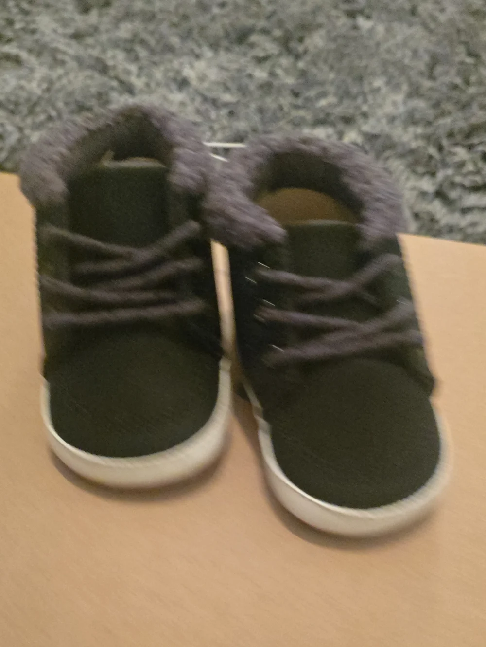 Old Navy Black Faux-Fur Trim Kids Boots with White Sole [Baby Shoes]